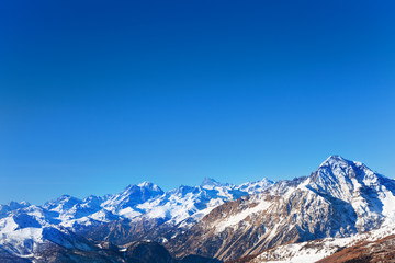 Fototapeta premium Panoramic view of snowcapped mountain at sunny day