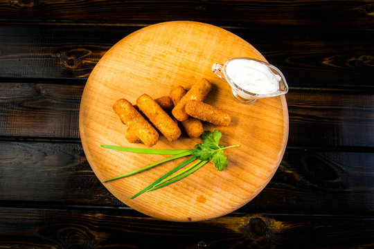  Cheese sticks in battered sauce