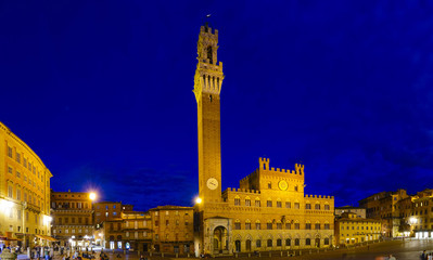 Fototapeta premium Torre del Mangia of the Palazzo Pubblico, Piazza del Campo, Old Town, Siena, Tuscany, Italy, Europe