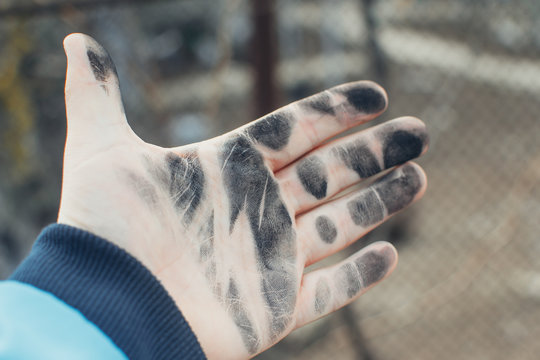 Dirty hands in the oil
