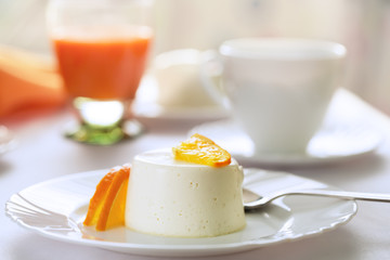 Mini round orange cheesecake