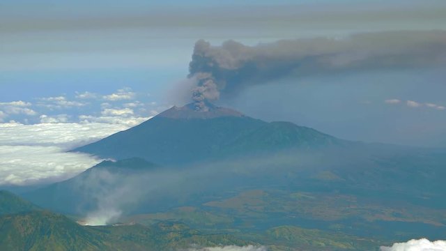 Raung Volcano in Indonesia Spews Ash Skyward. Video 1080p