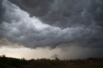 Fototapeta na wymiar Horrifine clouds moving ahead of storm