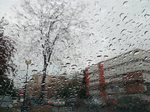 Lluvia a traves del parabrisas