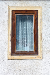 Obraz na płótnie Canvas Destroyed window pane in a wood window