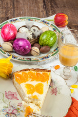 Kuchen auf Ostertisch
