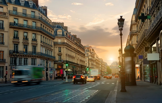Fototapeta Wide street in Paris