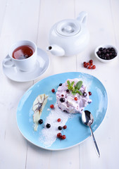 Berry cake with tea