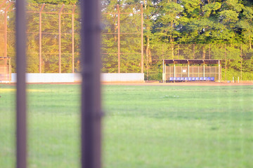 夕暮れ時の誰もいない野球場