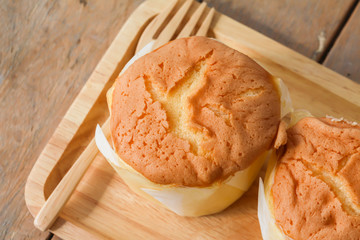 Closeup butter cup cake in wooden dish 