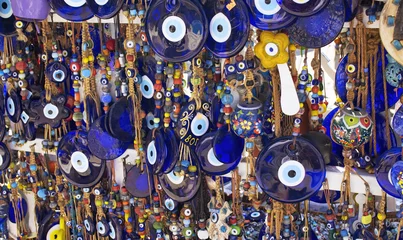 Rolgordijnen Close-up van boze oog souvenirs. © theendup