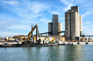 Obraz premium Sea trading port activities