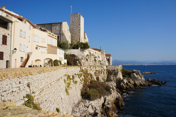 Fototapeta na wymiar Cityscape of Antibes, France view to old city and sea