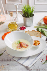 Cream soup with parmesan and bacon and crackers