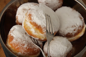 Berliner in Schüssel