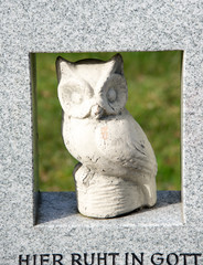 Hier ruht in Gott
Eule