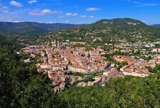 Lodeve in Herault, Frankreich - the town Lodeve in Herault, Languedoc-Roussillon