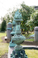 Obraz premium alte Einfriedung, Flammenzeichen