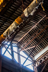 Dans l'usine de textile abandonnée