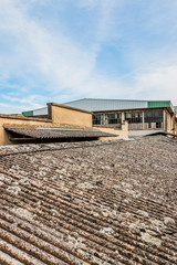 Dans l'usine de textile abandonn&eacute;e