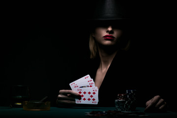 Beautiful young woman playing poker - obrazy, fototapety, plakaty