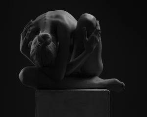Foto op Plexiglas Beautiful body of young woman over dark background © stasnds