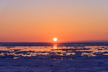 オホーツク海の流氷とサンセット