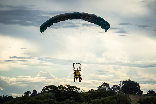 Paraquedismo - V&ocirc;o duplo