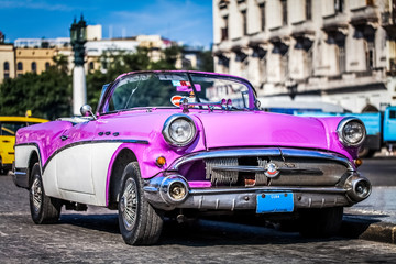 HDR - Amerikanisches pink Cabriolet Oldtimer in havanna Kuba - Serie Kuba Reportage