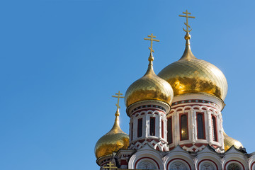 Fototapeta na wymiar Golden domes of Rozhdestvo Hristovo memorial russian church in Shipka, Bulgaria