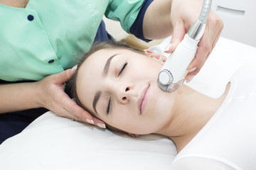 Naklejka premium Woman is in the process at the clinic lipomassage 