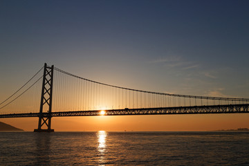 Fototapeta na wymiar アジュール舞子から見る夕暮れの明石海峡大橋