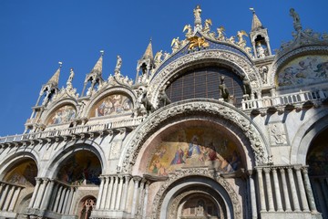 Fototapeta na wymiar Basilique Saint Marc à Venise