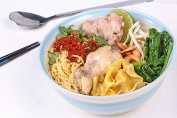 Boiled noodle and wonton in spicy sour soup.