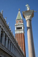 Fototapeta na wymiar Le Campanile de Saint-Marc à Venise