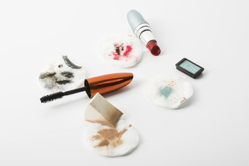 Abschminkpads mit Lippenstift, Lidschatten, Make-up und Wimperntusche