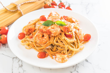 spaghetti with shrimps, tomatoes, basil and cheese