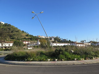 Leaning lamp post