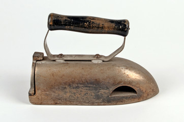 altes Bügeleisen, Wäsche bügeln