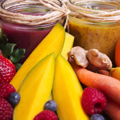 Smoothies aus unterschiedlichen Früchten