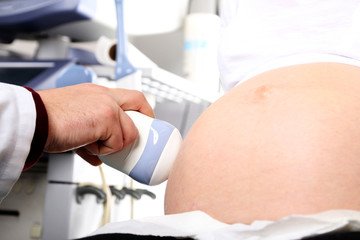 Kobieta w ciąży na badaniu USG  - obrazy, fototapety, plakaty