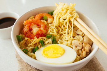 Noodles with shrimps, mushrooms and egg