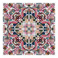 Châle paisley floral ornemental coloré, bandana, oreiller, écharpe. Motif carré. Conception détaillée d& 39 écharpe florale. Ornement oriental rouge brun bleu sur fond blanc. Batik