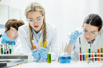 Female scientists in lab