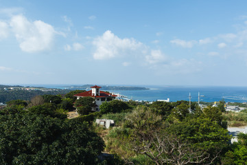 Fototapeta na wymiar 本部町の丘の上から望む瀬底島と海