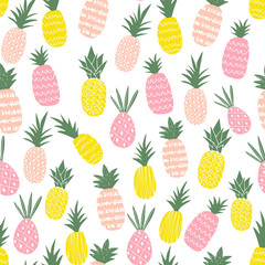 The pineapple seamless pattern
