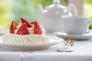 Mini Pavlova Meringue Cake with Fresh Strawberries