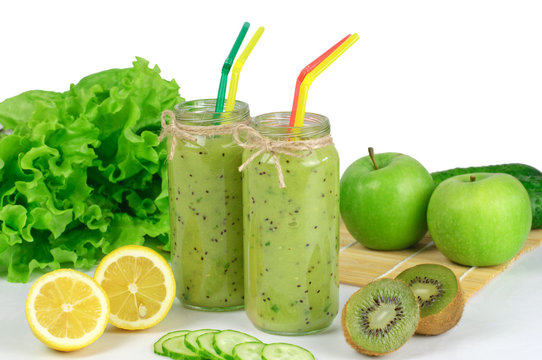 Green smoothies with kiwi and apple