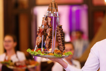 Obraz premium beautiful presentation of a shish kebab at restaurant