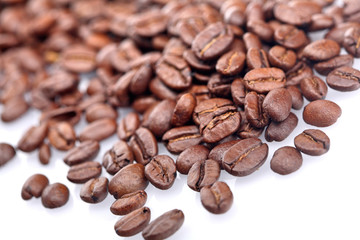 Rosted coffee grains on white backgorund